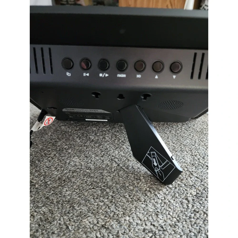 Kodak EasyShare‎ SV811 8 High Resolution Digital Picture Frame W/Remote Control